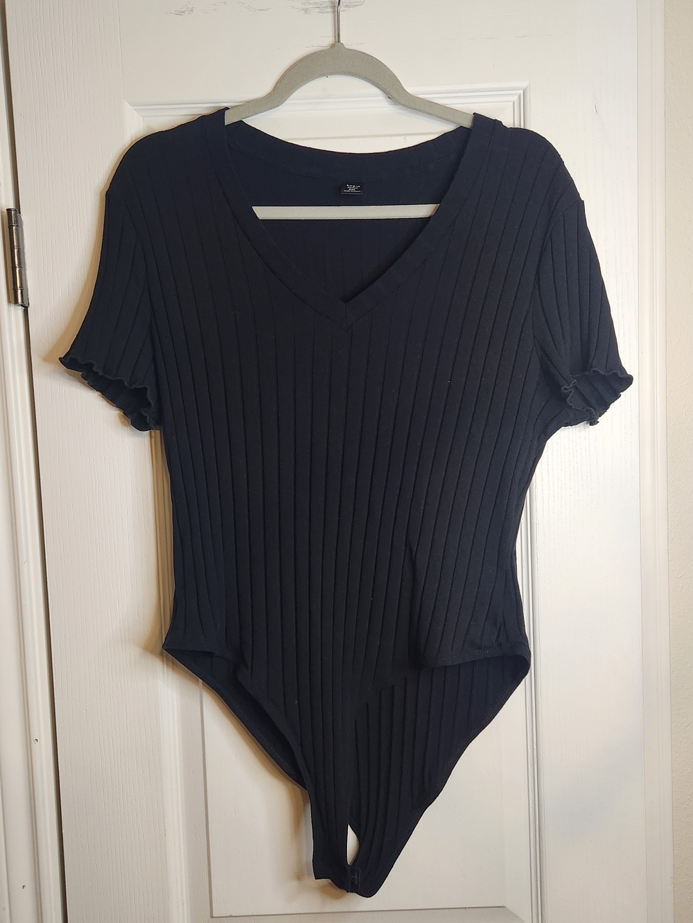 SHEIN Black Ribbed V-Neck Short Sleeve Bodysuit